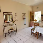 Livadi With Pool 4* Lákka