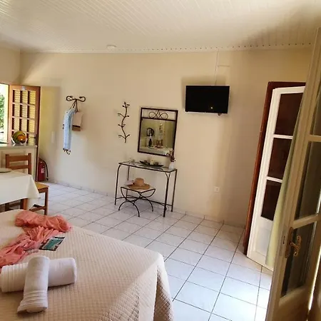 Appart hôtel Livadi With Pool