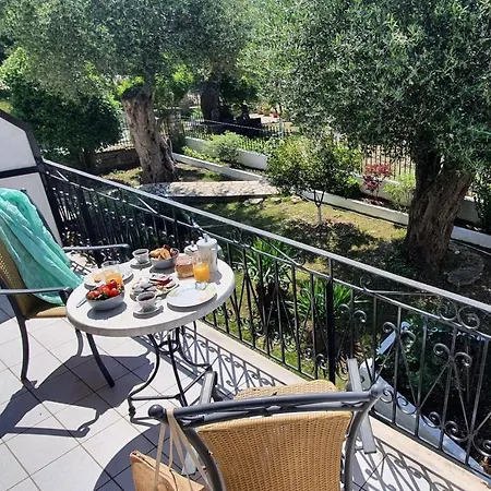 Livadi With Pool Appart hôtel 4*