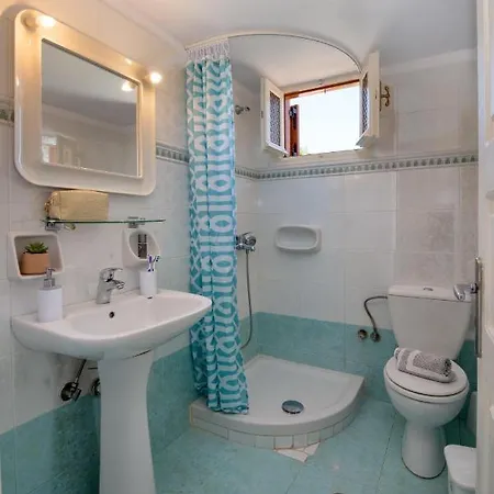 Livadi With Pool 4* Lákka