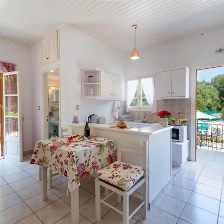 Livadi With Pool Hotel apartamentowy