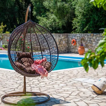 Livadi With Pool 4* Lákka