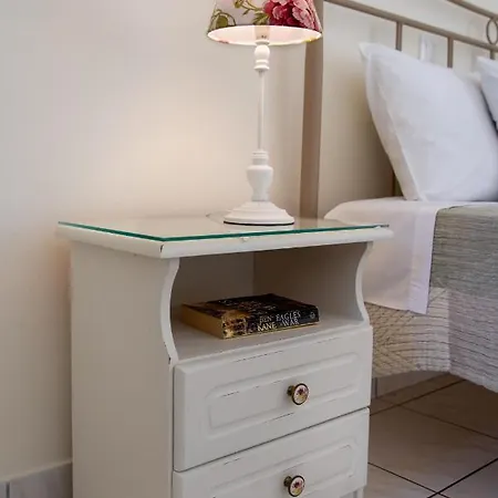 Livadi With Pool Appart hôtel Lákka