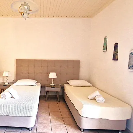 Livadi With Pool 4* Lákka