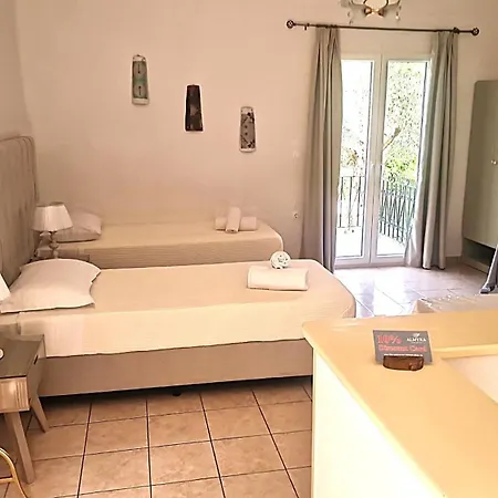 Livadi With Pool Hotel apartamentowy