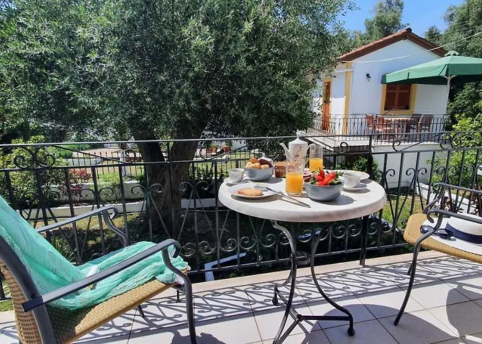 Ξενοδοχείο με διαμερίσματα Livadi With Pool