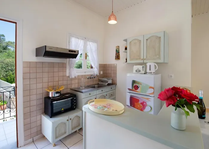 Ξενοδοχείο με διαμερίσματα Livadi With Pool Λάκκα