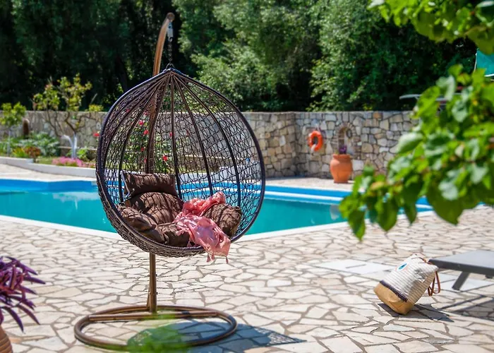 Livadi With Pool 4* Λάκκα