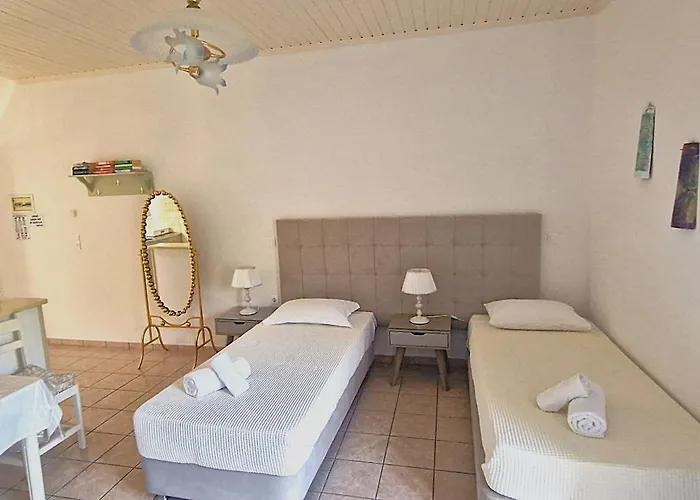 Livadi With Pool Λάκκα